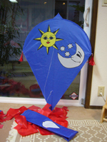 Sun and moon Pera Top kite design.