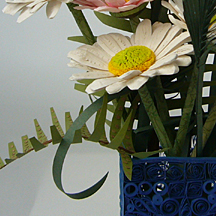 Quilled daisies details